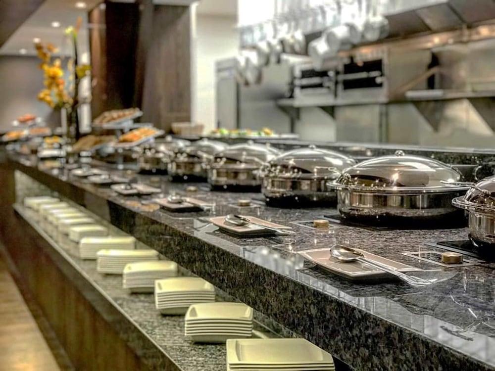 Galeria Plaza Irapuato Hotel Buitenkant foto